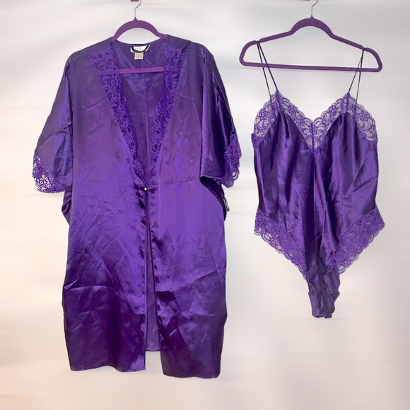 delicates Other - Vintage Delicates 2pc Satin Robe and Teddy Set